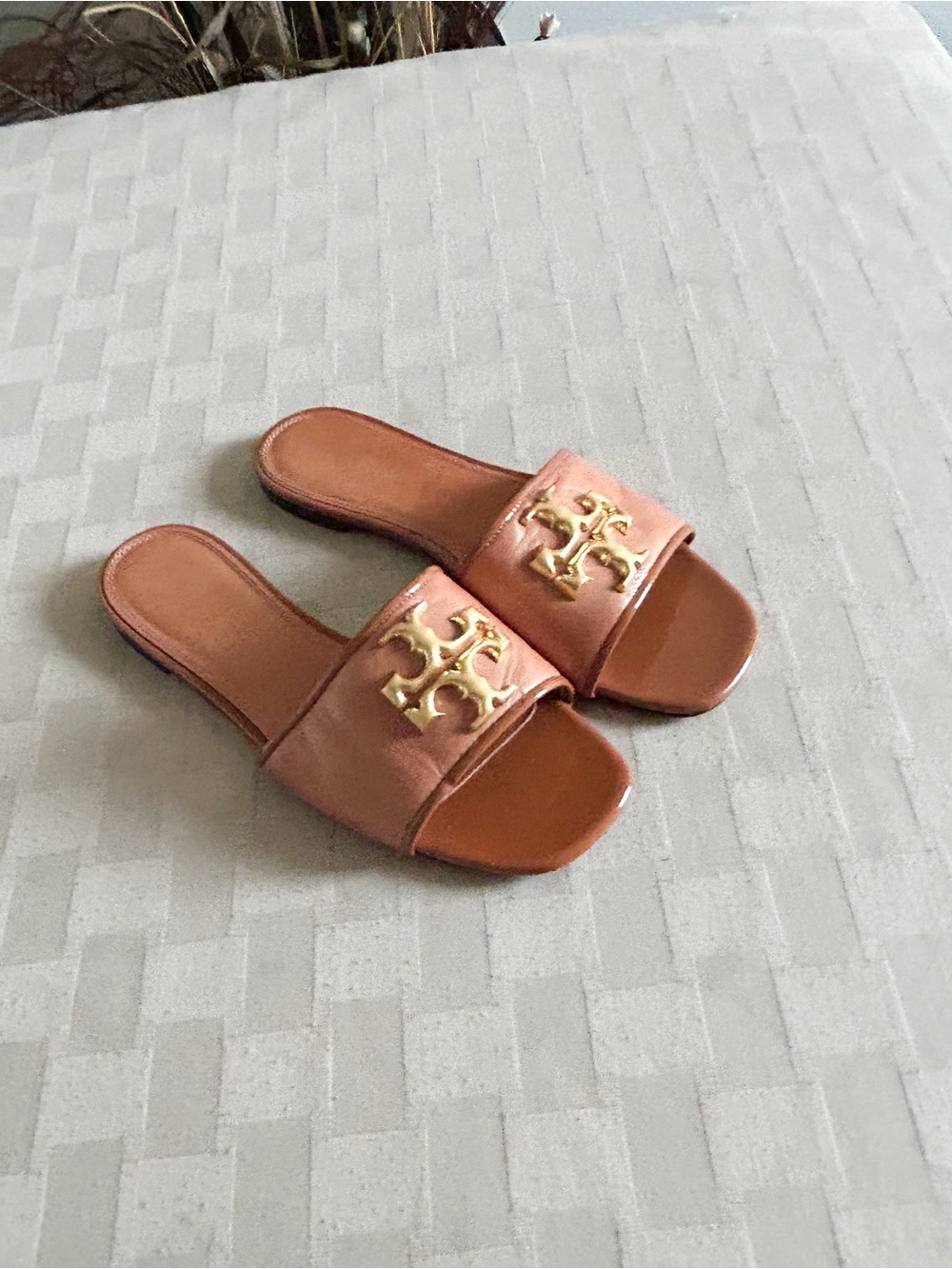 Tory Burch Eleanor Slides Sandals in Bourbon Brown Goat Leather - Picture 4 of 13